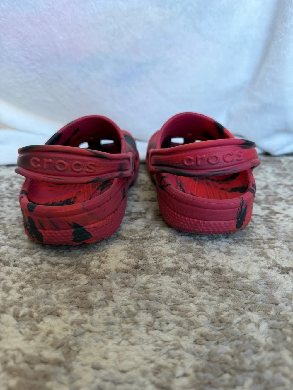 CROCS bright red